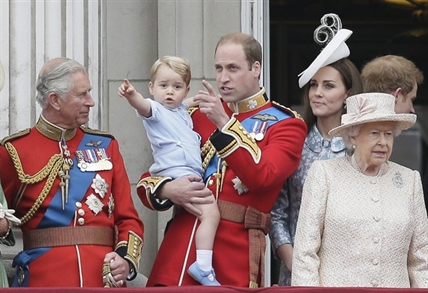 British royal pageant: Prince George makes balcony debut as queen marks ceremonial birthday | iNFOnews.ca
