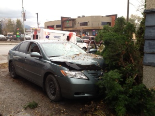 Car crashes into house | iNFOnews.ca