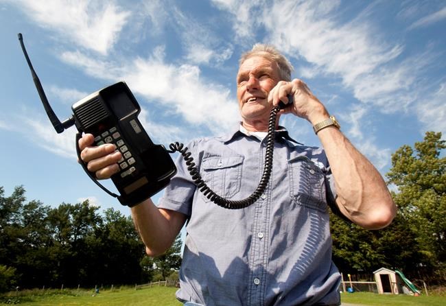 The 30-year evolution of the cellphones in Canada | iNFOnews.ca