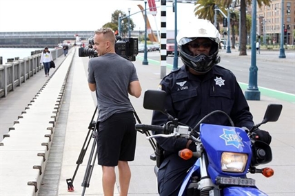 California television reporters robbed, cameraman pistol whipped during live broadcasts | iNFOnews.ca California television reporters robbed, cameraman pistol whipped during live broadcasts | iNFOnews.ca