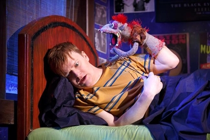 A new low in theatre etiquette? A Broadway theatregoer tries to recharge phone in onstage plug | iNFOnews.ca A new low in theatre etiquette? A Broadway theatregoer tries to recharge phone in onstage plug | iNFOnews.ca
