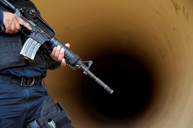 Mexico: Drug lord 'El Chapo' Guzman escapes prison through elaborate tunnel; manhunt begins | iNFOnews.ca