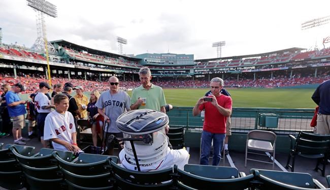 On a journey across the US, Canadian hitchhiking robot enjoys a prolonged stay in Massachusetts | iNFOnews.ca
