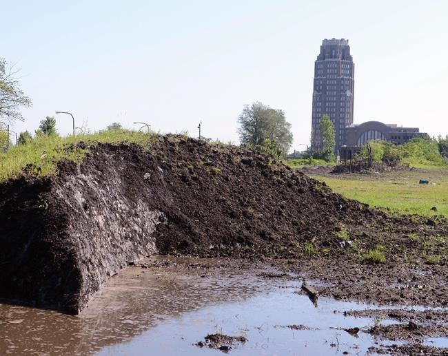 Snow piles from record-breaking Buffalo storm 8 months ago are still melting | iNFOnews.ca Snow piles from record-breaking Buffalo storm 8 months ago are still melting | iNFOnews.ca