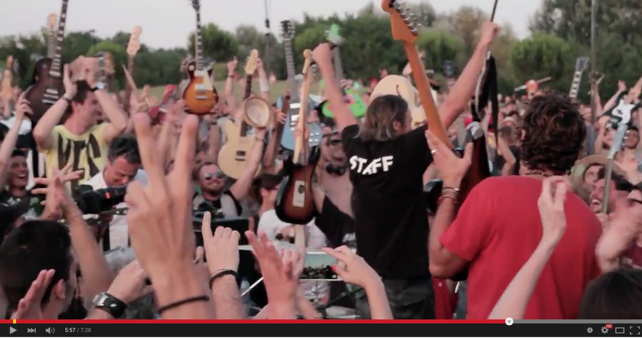 TRENDING NOW: 1,000 fans rock Foo Fighters 'Learn To Fly' | iNFOnews.ca TRENDING NOW: 1,000 fans rock Foo Fighters 'Learn To Fly' | iNFOnews.ca