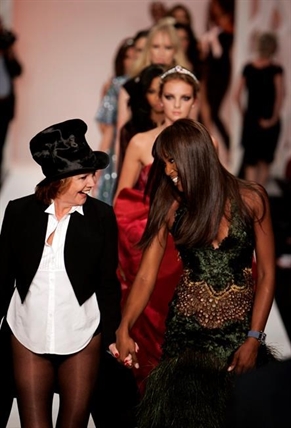 Cilla Black, 1960s British singing star who remained a household name, dies at 72 | iNFOnews.ca