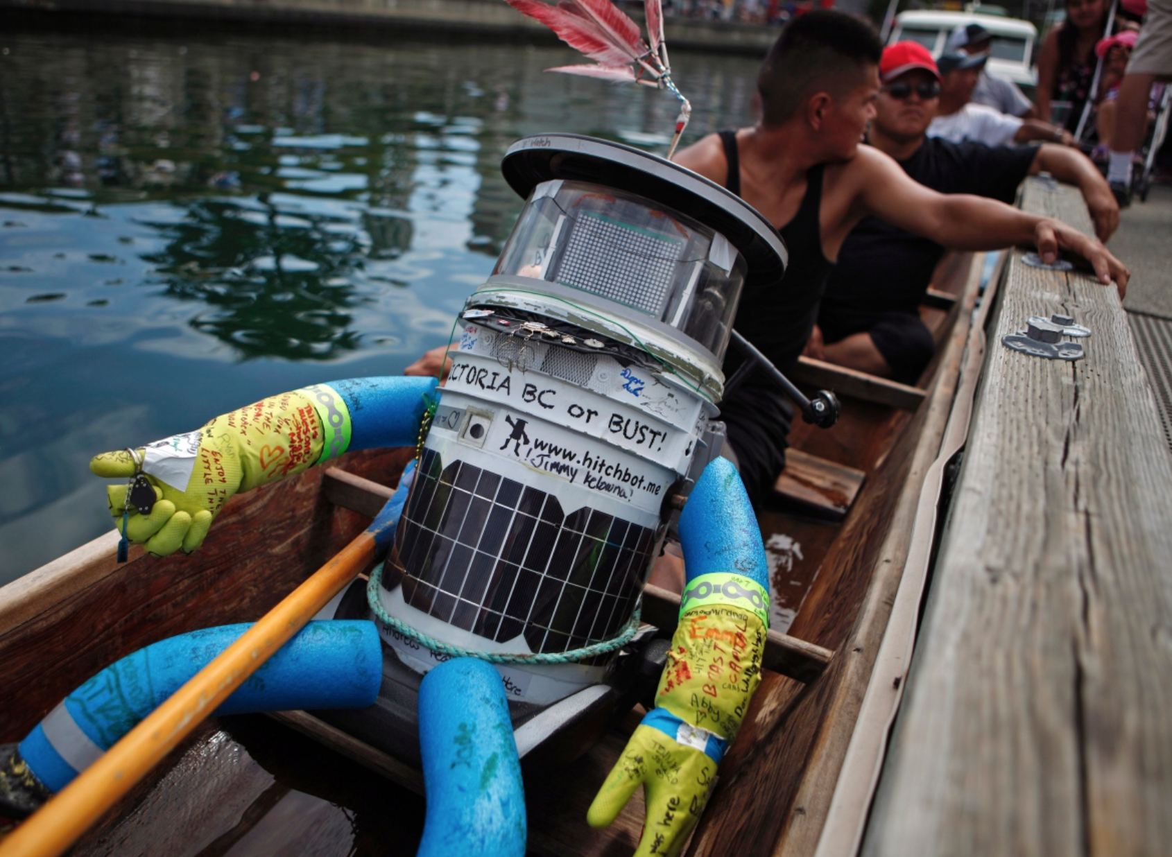 Canadian hitchBOT creators mull rebuild after beloved robot destroyed in Philly | iNFOnews.ca