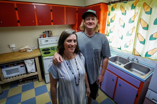 Calgary couple sinks d'oh into replicating kitchen from 'The Simpsons' | iNFOnews.ca