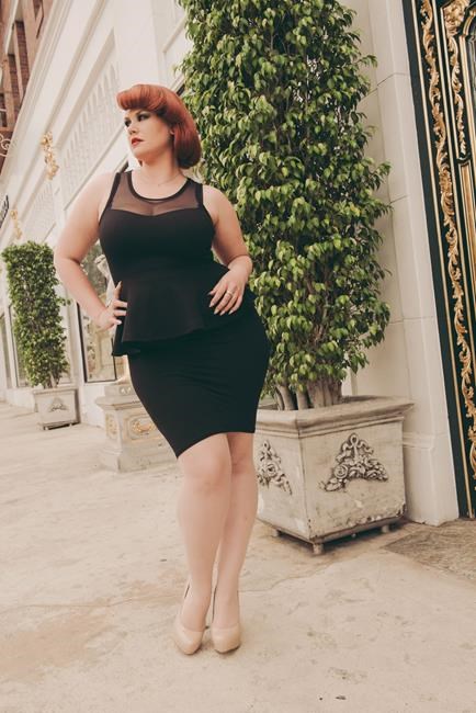 Plus-size model battles back against cyberbullies after being body-shamed online | iNFOnews.ca