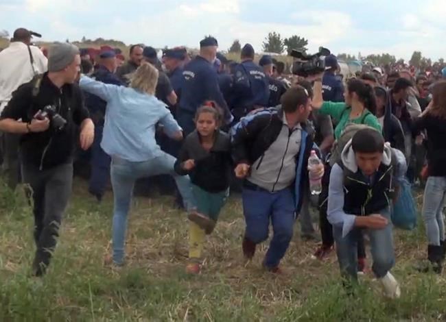 Camerawoman in Hungary fired after being caught on video tripping, kicking migrants at border | iNFOnews.ca