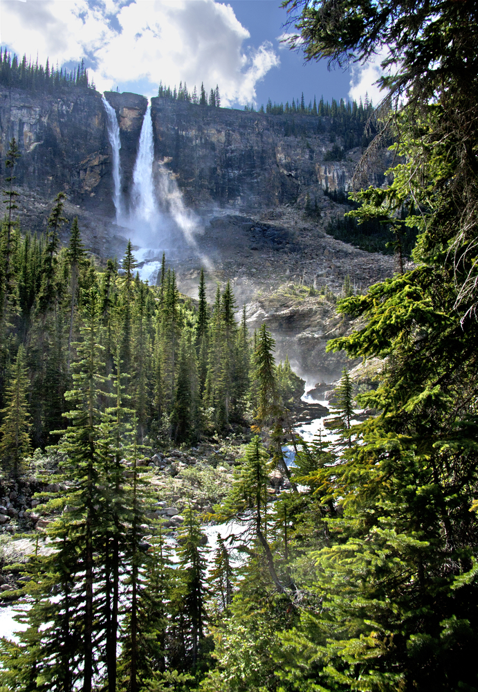 Searchers scour Yoho National Park for Calgary teen likely swept over waterfall | iNFOnews.ca