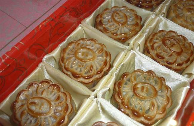 Celebrate Moon Festival with elegant moon cakes and harvest foods | iNFOnews.ca Celebrate Moon Festival with elegant moon cakes and harvest foods | iNFOnews.ca