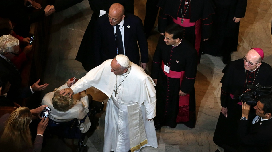 'God weeps': Pope Francis meets with victims of pedophile priests, vows to hold offenders accountable | iNFOnews.ca 'God weeps': Pope Francis meets with victims of pedophile priests, vows to hold offenders accountable | iNFOnews.ca