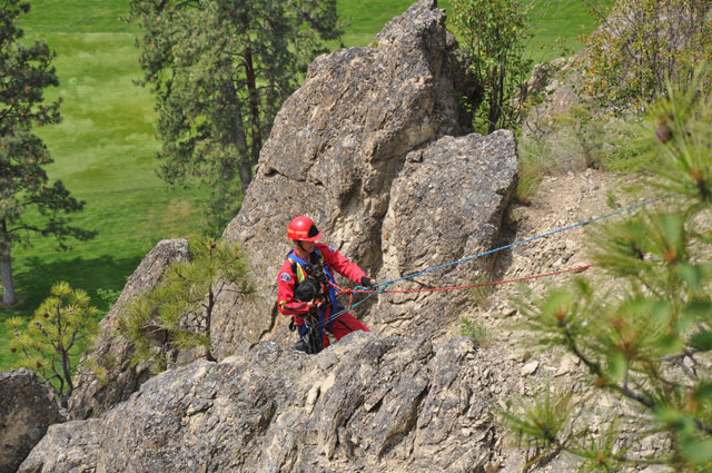 Rescue workers perform daring pooch rescue | iNFOnews.ca