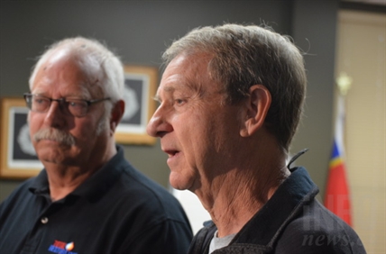 Pair of Vernon men honoured for helping police chase thief across Okanagan Lake | iNFOnews.ca