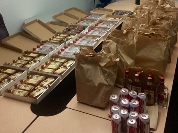 Edmonton police say pizza place was delivering liquor, beer in pie boxes | iNFOnews.ca Edmonton police say pizza place was delivering liquor, beer in pie boxes | iNFOnews.ca