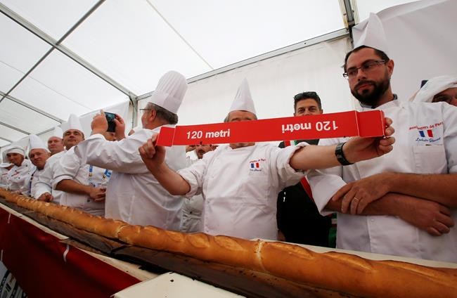 Guinness judge declares the world's longest baguette at 400 feet at Milan Expo | iNFOnews.ca Guinness judge declares the world's longest baguette at 400 feet at Milan Expo | iNFOnews.ca