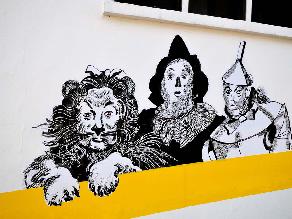 Man dressed as Scarecrow punches Tin Man, runs away with Cowardly Lion: Police | iNFOnews.ca
