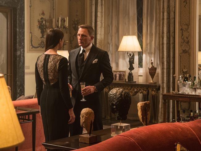 'Spectre' shoots to $73 million, misses 'Skyfall's' mark, 'Peanuts' takes strong second | iNFOnews.ca 'Spectre' shoots to $73 million, misses 'Skyfall's' mark, 'Peanuts' takes strong second | iNFOnews.ca