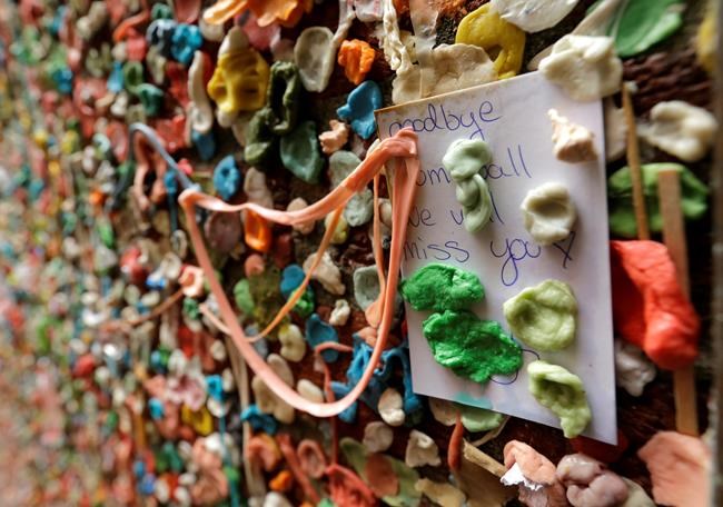 Bubble yuck: Crews melt estimated 1 million wads of used chewing gum off famous Seattle wall | iNFOnews.ca Bubble yuck: Crews melt estimated 1 million wads of used chewing gum off famous Seattle wall | iNFOnews.ca