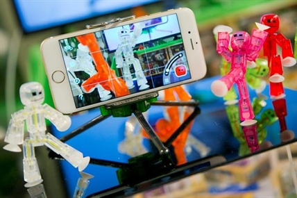 Forget about games: Tech gifts for kids include circuit-building sets, intelligent dinosaurs | iNFOnews.ca