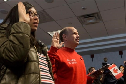 Man renounces oath to the Queen right after becoming Canadian citizen | iNFOnews.ca