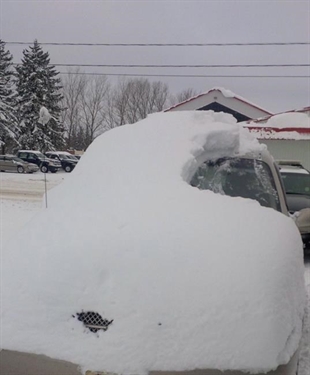 Police ticket 80-year-old man for too much snow on his car, then help clean it off | iNFOnews.ca Police ticket 80-year-old man for too much snow on his car, then help clean it off | iNFOnews.ca