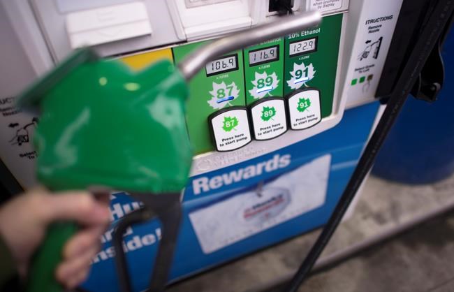 Falling crude prices not reflected at the pump as low dollar, refiners take cut | iNFOnews.ca