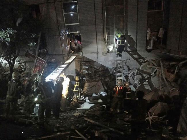 VIDEO: Over 100 missing, 14 dead as strong quake rattles Taiwan | iNFOnews.ca VIDEO: Over 100 missing, 14 dead as strong quake rattles Taiwan | iNFOnews.ca