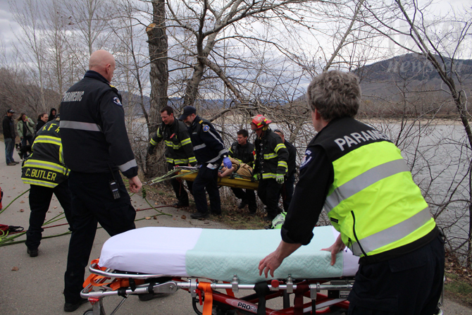 Rope rescue used to pull man from shore of North Thompson River in Kamloops | iNFOnews.ca