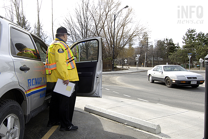 Pay attention to tricky 'three-strike' distracted driving enforcement in Kelowna | iNFOnews.ca