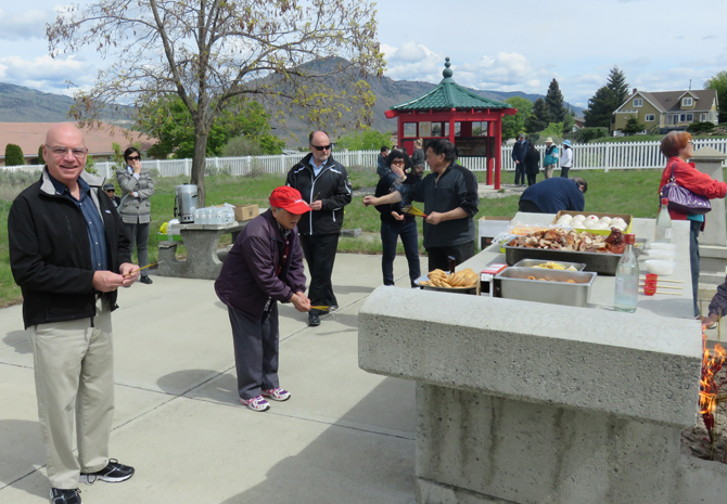 Ancient Chinese ceremony at Kamloops cemetery honours ancestors | iNFOnews.ca
