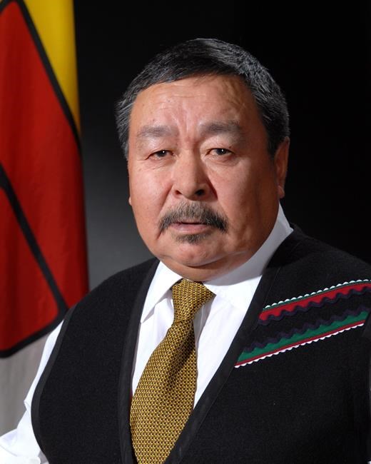 An igloo and a caribou: Nunavut MLA, companions hunkered down to wait for rescue | iNFOnews.ca An igloo and a caribou: Nunavut MLA, companions hunkered down to wait for rescue | iNFOnews.ca