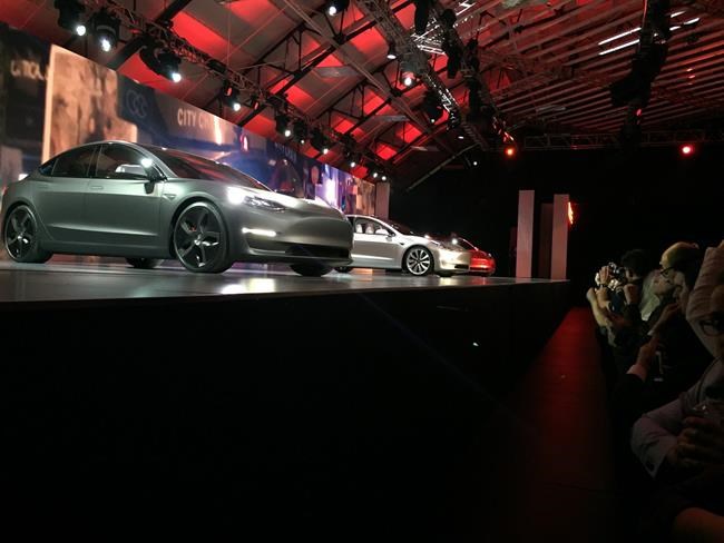 Orders for lower-priced Tesla hit 198,000 | iNFOnews.ca