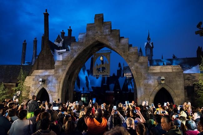 Universal Hollywood's Harry Potter attraction opens | iNFOnews.ca