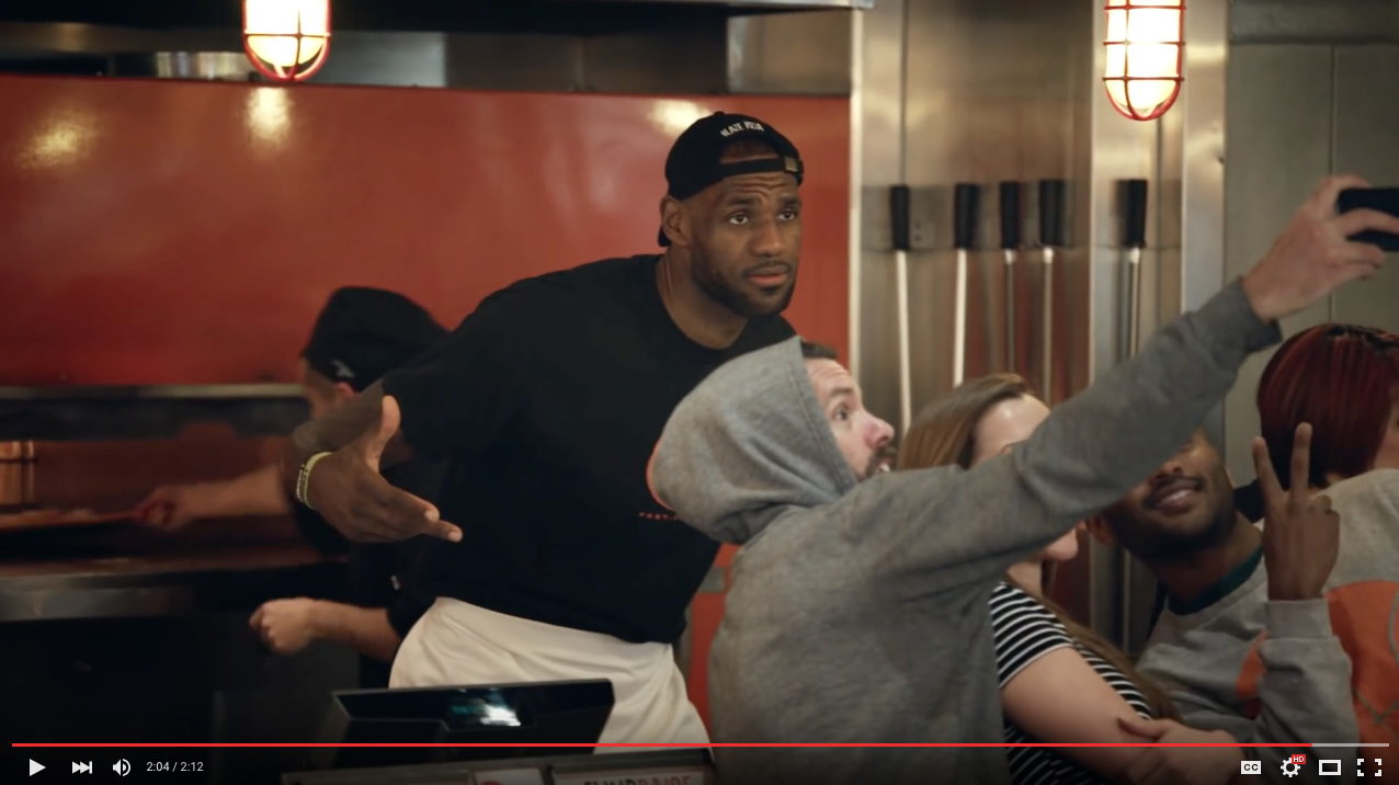 TRENDING NOW: LeBron James surprises pizza restaurant customers | iNFOnews.ca TRENDING NOW: LeBron James surprises pizza restaurant customers | iNFOnews.ca