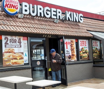 Minnesota Burger King workers smash windows after prank call | iNFOnews.ca Minnesota Burger King workers smash windows after prank call | iNFOnews.ca