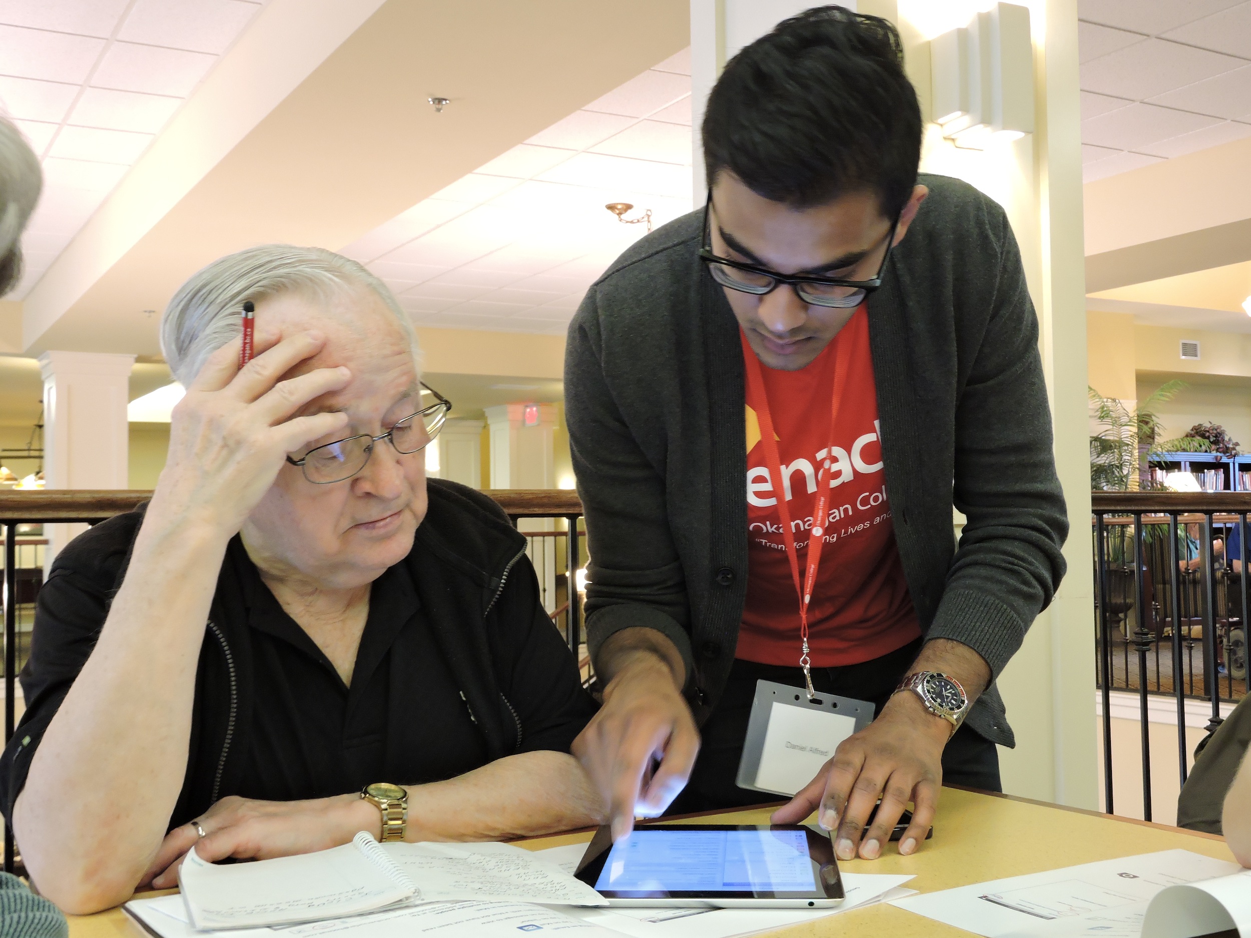 Silver Surfers: Okanagan College students help seniors catch the techie wave | iNFOnews.ca