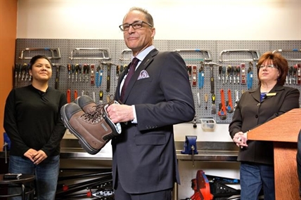 Red Thursday: Alberta opts to spend big to keep economy from worsening | iNFOnews.ca