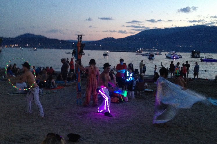 Canada Day crowds eagerly wait until sunset for fireworks finale | iNFOnews.ca