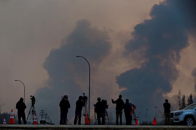Concerns arise that fire may have taken out as much as half of oilsands output | iNFOnews.ca Concerns arise that fire may have taken out as much as half of oilsands output | iNFOnews.ca