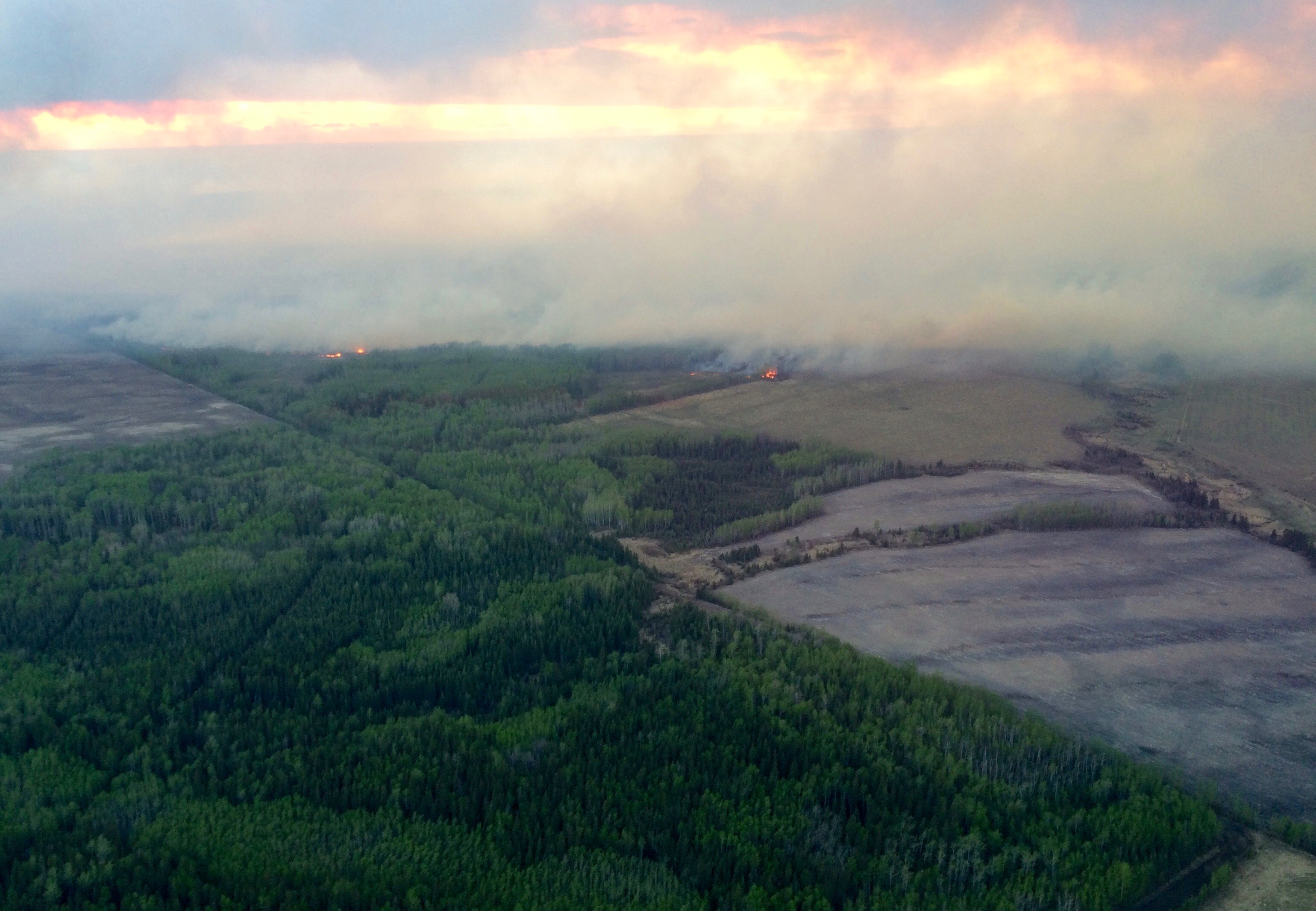 Fire evacuees in B.C. allowed to return home, evacuation alert remains in effect | iNFOnews.ca Fire evacuees in B.C. allowed to return home, evacuation alert remains in effect | iNFOnews.ca