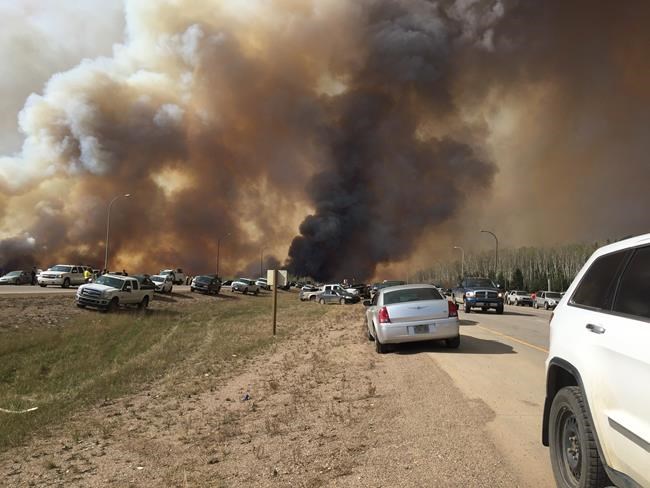 Close brush with flames: staff at Alberta school bring students through wildfire | iNFOnews.ca Close brush with flames: staff at Alberta school bring students through wildfire | iNFOnews.ca
