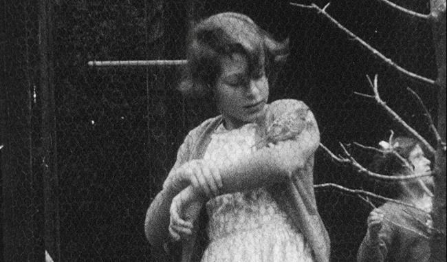 Buckingham Palace releases rare images of the queen | iNFOnews.ca