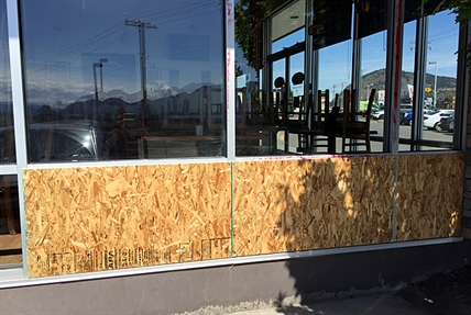 Police identify car associated to man vandalizing West Kelowna restaurant | iNFOnews.ca