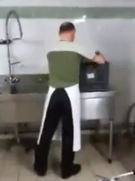 Easily frightened restaurant worker | iNFOnews.ca