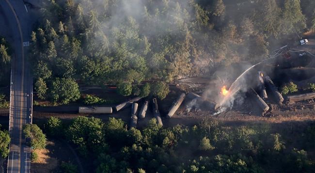 Crews work to contain sheen after Oregon train derailment | iNFOnews.ca Crews work to contain sheen after Oregon train derailment | iNFOnews.ca