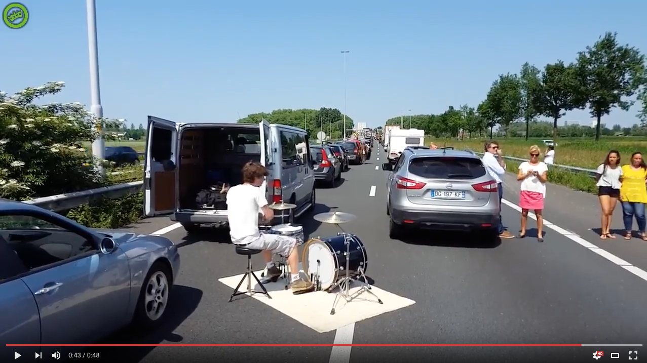 TRENDING NOW: Playing the drums in a traffic jam | iNFOnews.ca