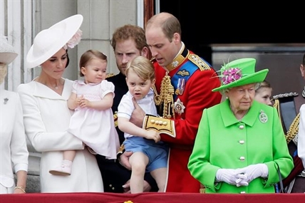 VIDEO: Queen Elizabeth II and family mark 90th birthday with parade | iNFOnews.ca