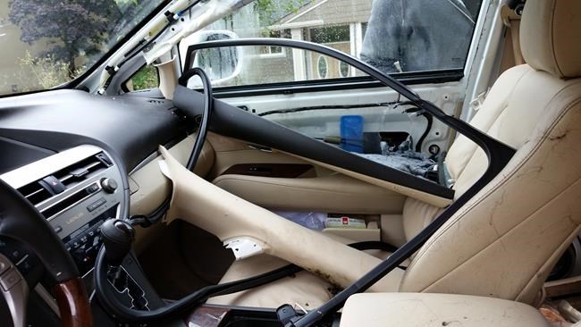 Hungry, powerful black bear tears apart car in West Vancouver to reach food | iNFOnews.ca Hungry, powerful black bear tears apart car in West Vancouver to reach food | iNFOnews.ca